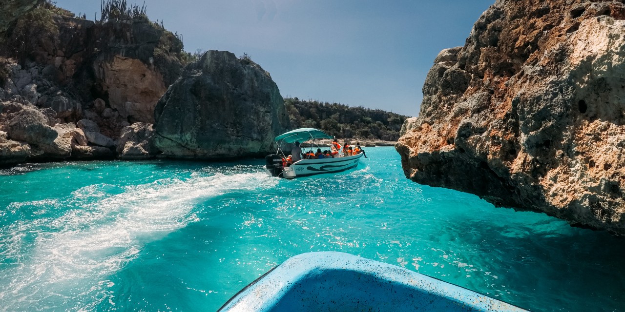 Bahía de las Aguilas: Botla Gündüz Gezisi
